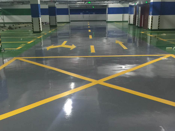如何避免車庫(kù)環(huán)氧地坪施工后起泡和開裂？